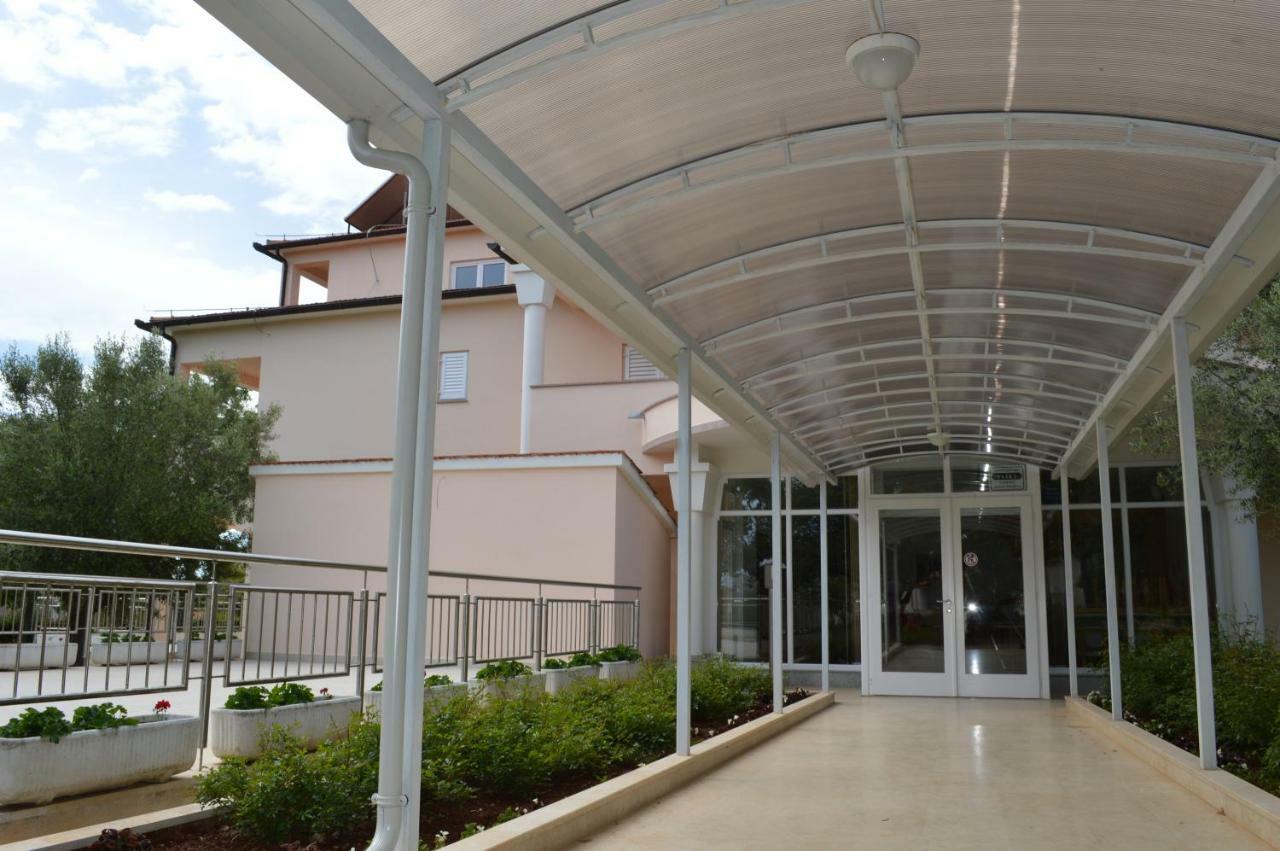 Pansion Oliva Krnica Exterior foto