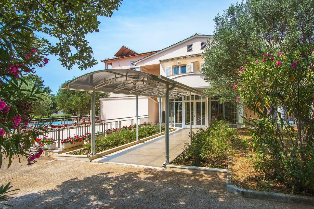 Pansion Oliva Krnica Exterior foto